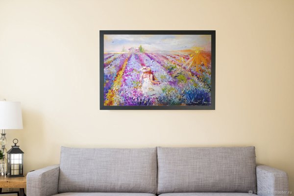 Картина на мольберте в интерьере