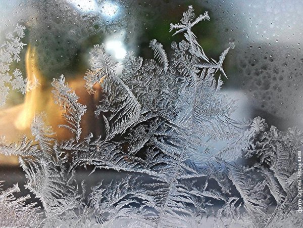 Морозные узоры на стекле живопись