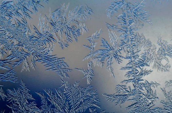 Морозные узоры на окне рисование