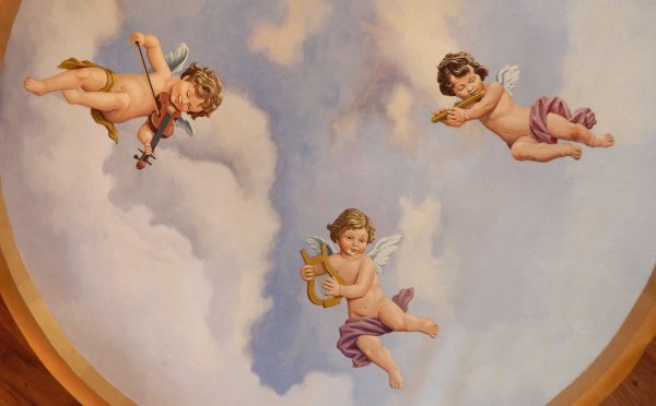 Ангелочки на потолке