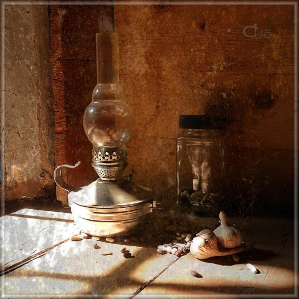 Натюрморт с керосиновой лампой