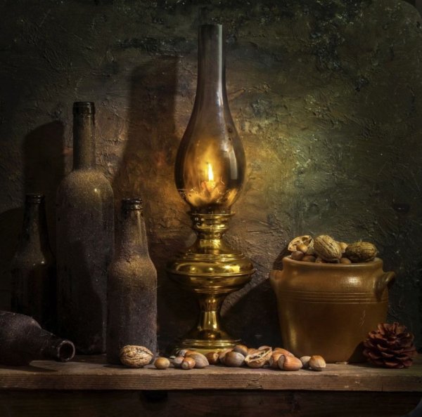 Натюрморт с керосиновой лампой