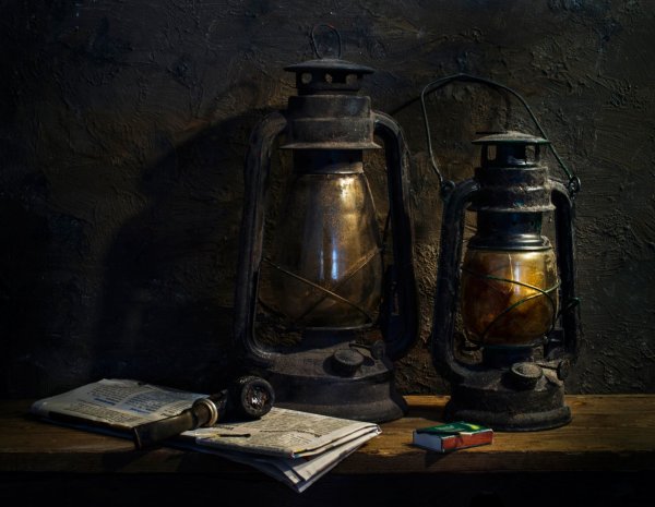 Натюрморт с керосиновой лампой живопись