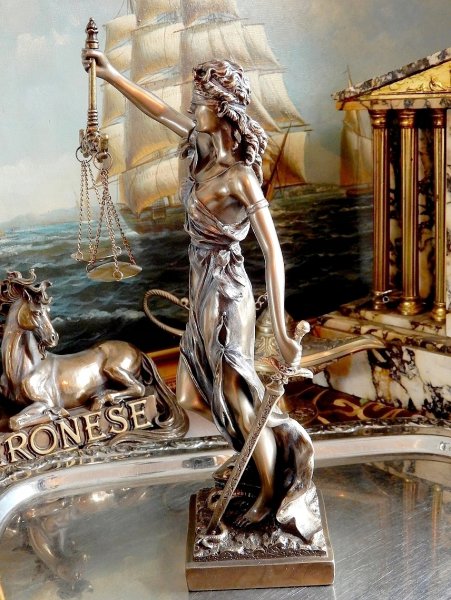 Рафаэль Санти фреска правосудие