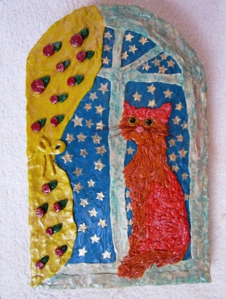 Кошка пластилином на картоне