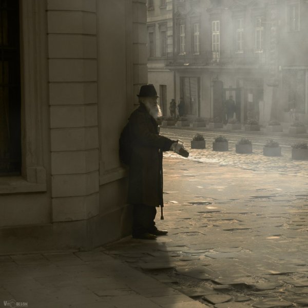 Нищий у храма