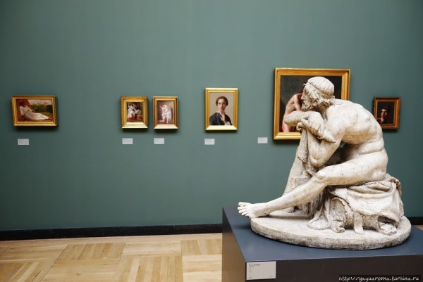 Круглая скульптура монументальная