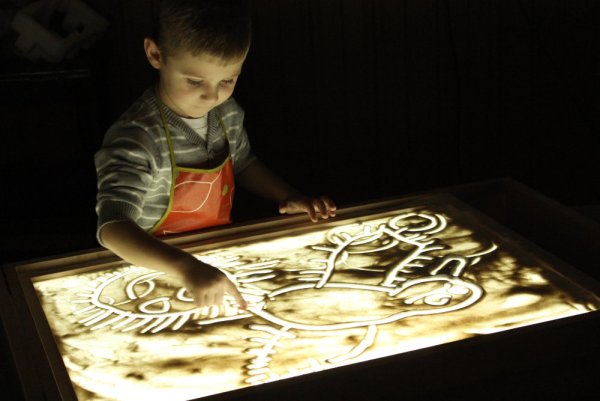 Рисование песком