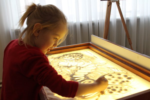 Рисование песком на световых столах