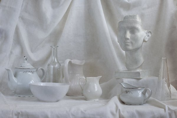 Натюрморт из белых предметов