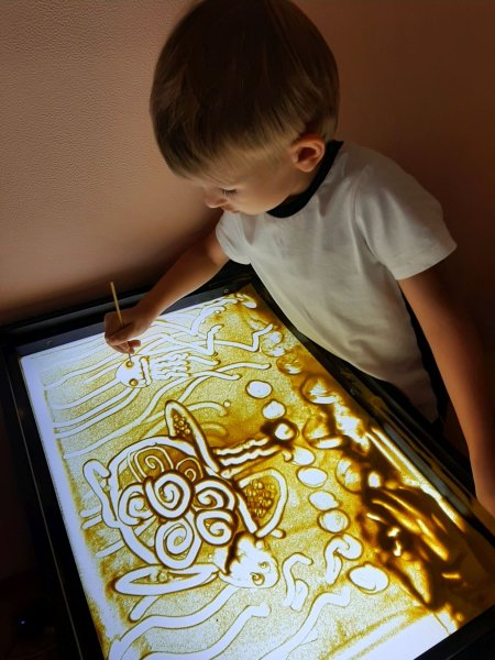 Рисование песком