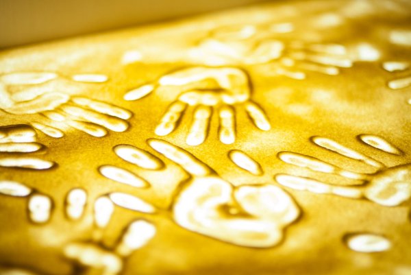 Рисование песком на световых столах для детей