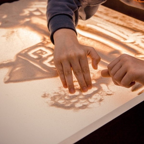 Рисование песком