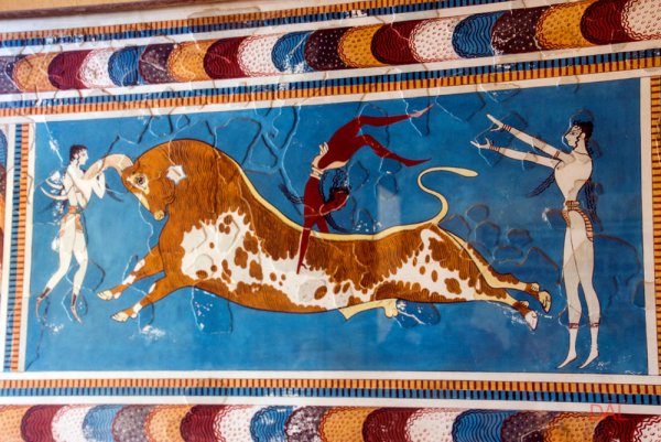 Таврокатапсия фреска Кносского дворца