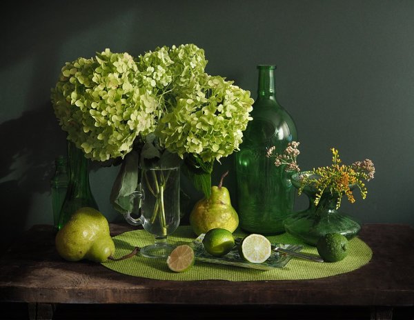 Натюрморт в зеленых тонах