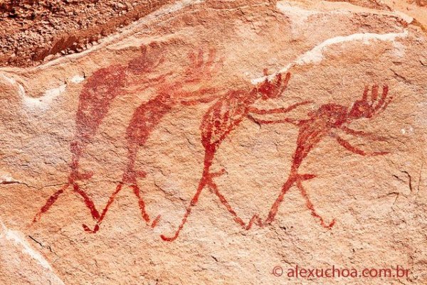Наскальные рисунки первобытных людей охота