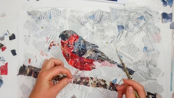 Снегирь картина из газетной бумаги