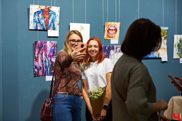 Композиция из журнальных вырезок