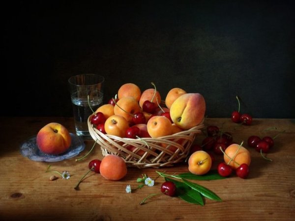 Натюрморт с абрикосами живопись