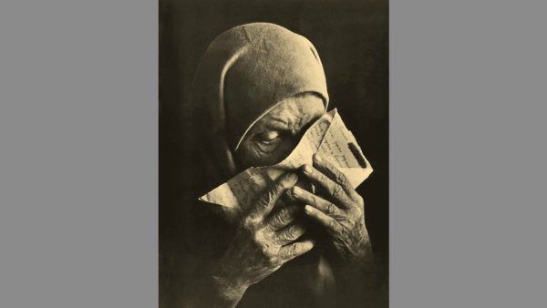 Мать читает похоронку