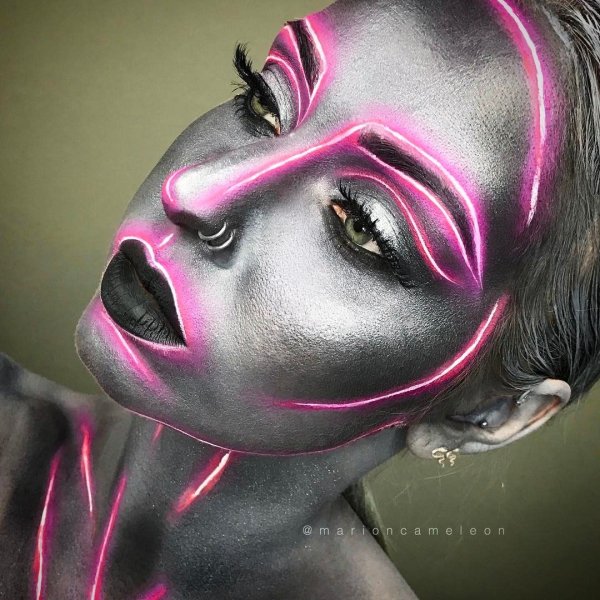 Креативный макияж неоновый