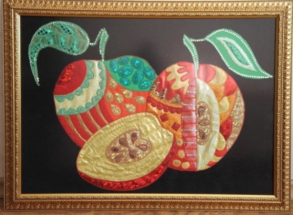 Натюрморт из лоскутков ткани