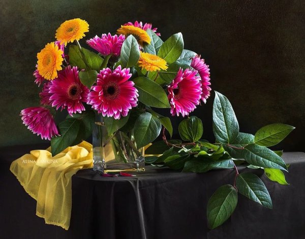 Натюрморт с герберами