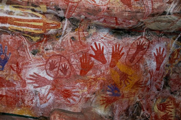 Гора Улуру наскальные рисунки