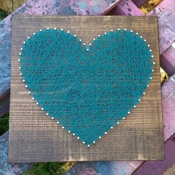 Сердечко из гвоздей и ниток