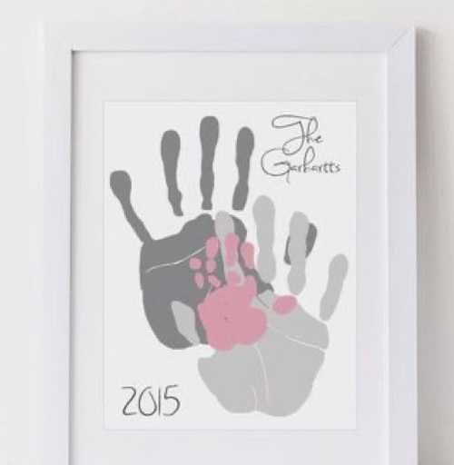 Отпечатки рук на холсте