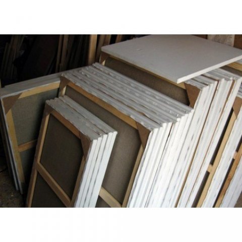 Много холстов на подрамнике