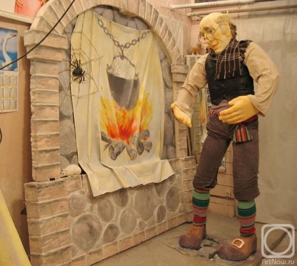 Буратино протыкает холст