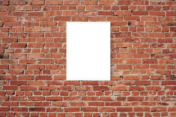 Постеры на кирпичной стене