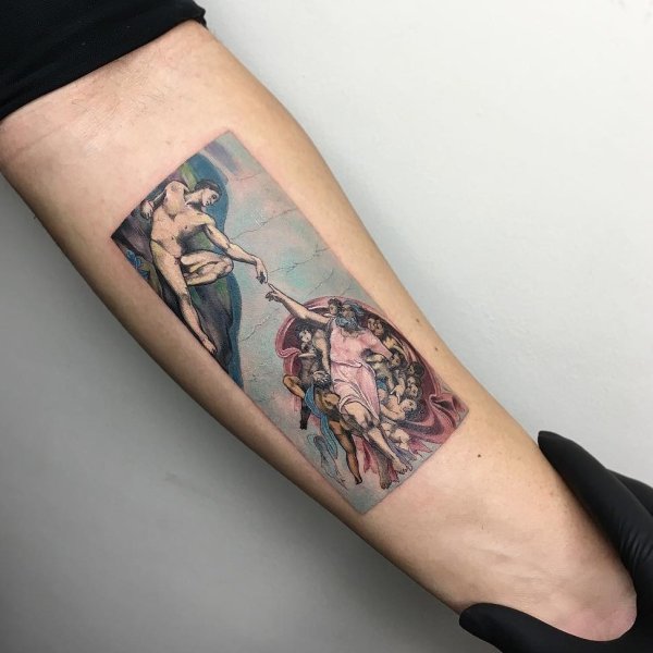 Микеланджело Сотворение Адама тату