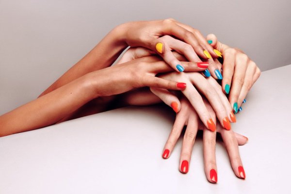 Креативная реклама маникюра