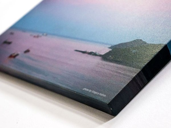 Галерейная натяжка холста