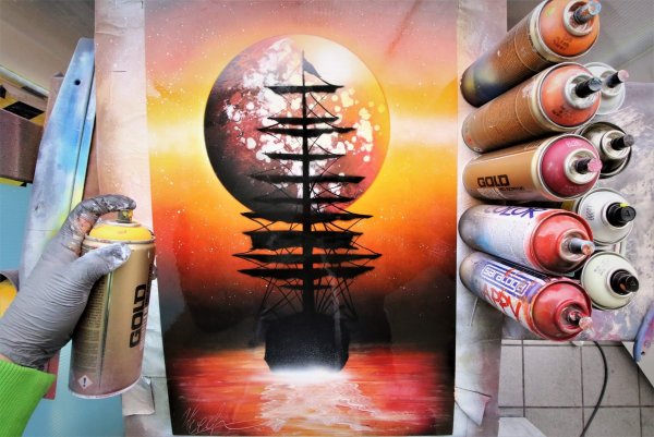 Рисование баллончиками на бумаге