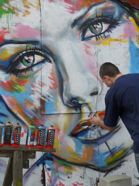 Роспись стен баллончиком