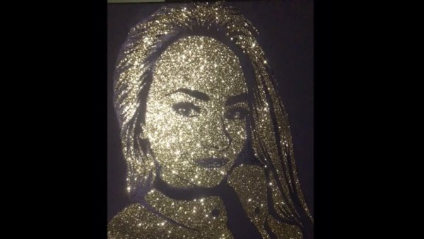 Портрет клеем и блестками