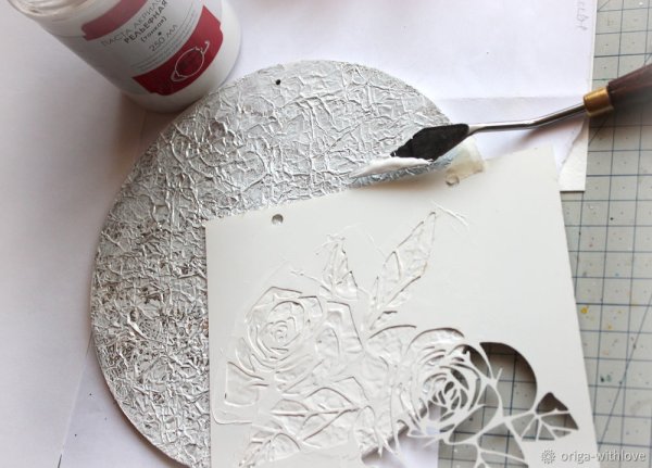 Декор текстурной пастой