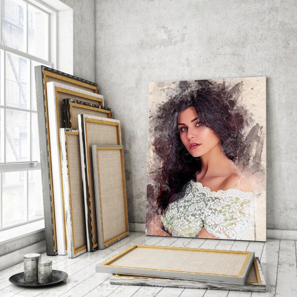 Чистый холст на стене