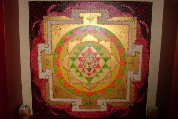 Янтры на холсте