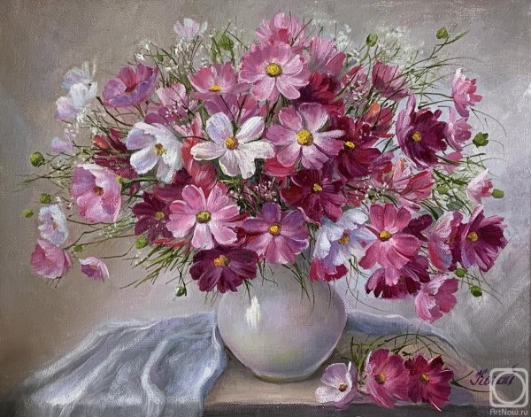 Цветы космея в вазе