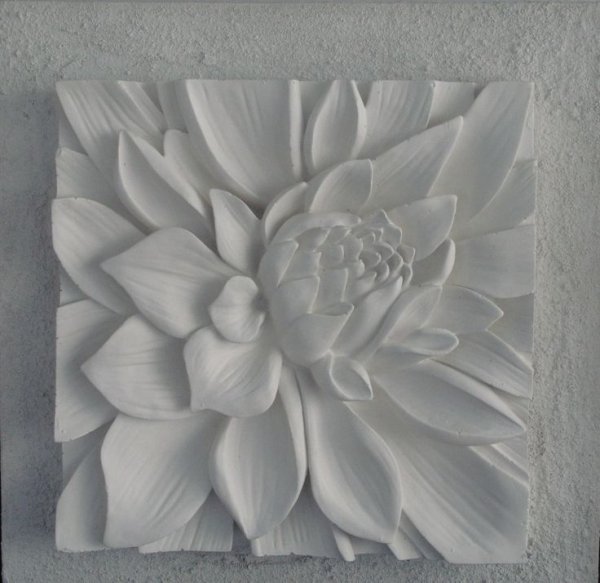 Александр Плющев барельеф