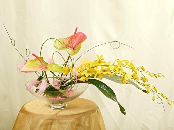 Корзина из искусственных фруктов