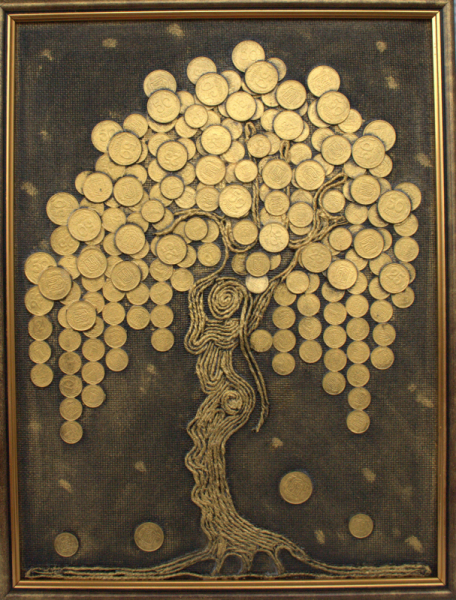 Денежное дерево с монетами