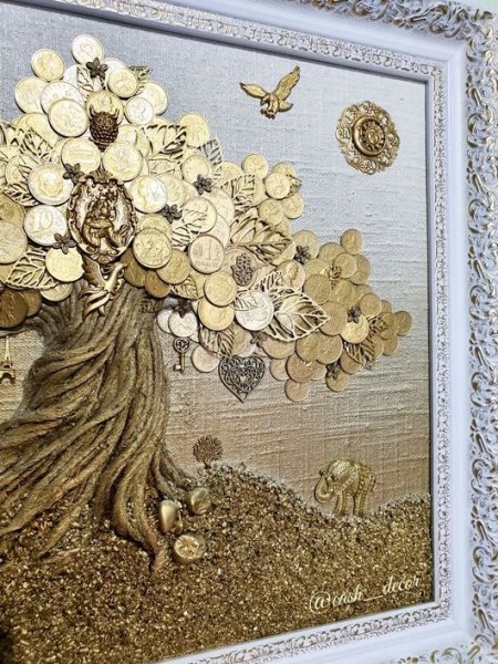 Панно дерево из монет