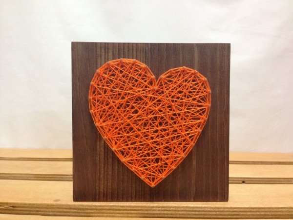 Сердце из ниток и гвоздей