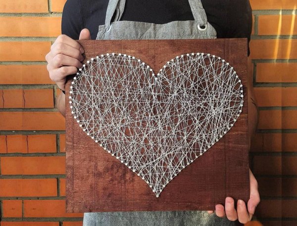 Панно из ниток и гвоздей