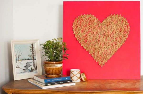 Панно из нитей и гвоздей